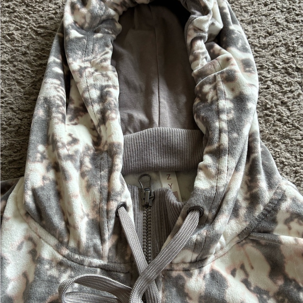 LulaRoe Bethany Zip-Up Hoodie Velour Ivory Pink Gray Womans Medium NWT - Picture 3 of 5